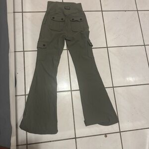 High-Waist Olive Green Cargo Flare Leggings